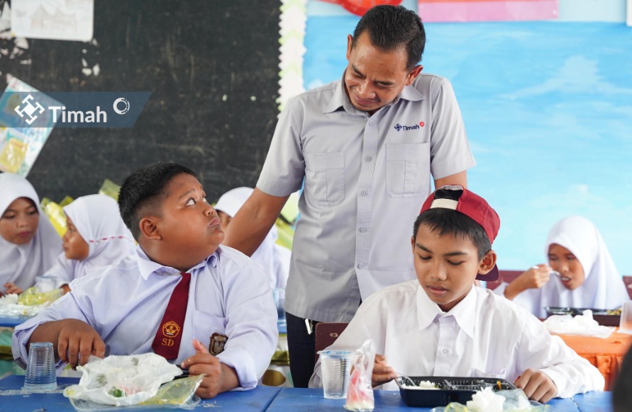 PT Timah Tbk dan HNSI Bangka Gelar Program Makan Bergizi di SDN 04 Puding Besar